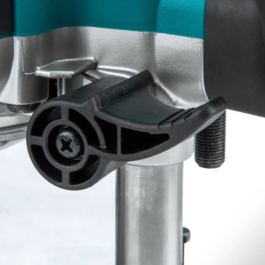 MAKITA 3-1/4 HP PLUNGE ROUTER, W/ VARIABLE SPEED